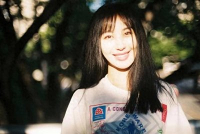 ​李菲儿是一位备受瞩目的中国内地女演员