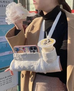 ​搞笑动图六十张：我去公共厕所看到的，你敢信？