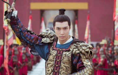 ​张艺兴个子有多矮？新剧开机现场照曝光，同行对比暴露真实身高