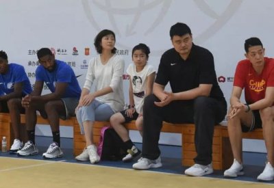 ​姚明女儿近照曝光！9岁身高近1米7，“眉眼”跟父亲一模一样