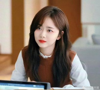 ​谭松韵长发造型惊艳全网，网友集体呼吁：快把长发焊在头上！