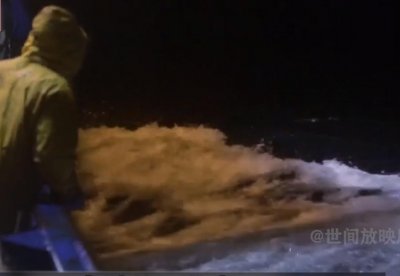 ​出海捕蟹有多赚钱？出海一次工资40万，但很多人都不愿意