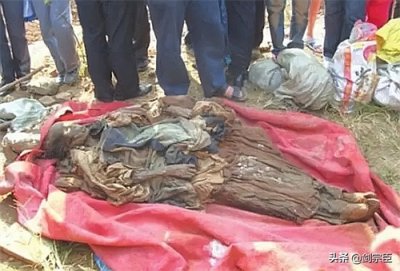 ​两千多年前的女尸，丧心病狂的盗墓贼真下得去手，她可是祖先啊