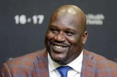 ​47岁奥尼尔又恋爱，新任女友身高1米6，网友：又是黑白配