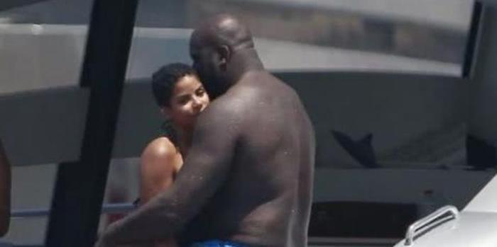 47岁奥尼尔又恋爱，新任女友身高1米6，网友：又是黑白配