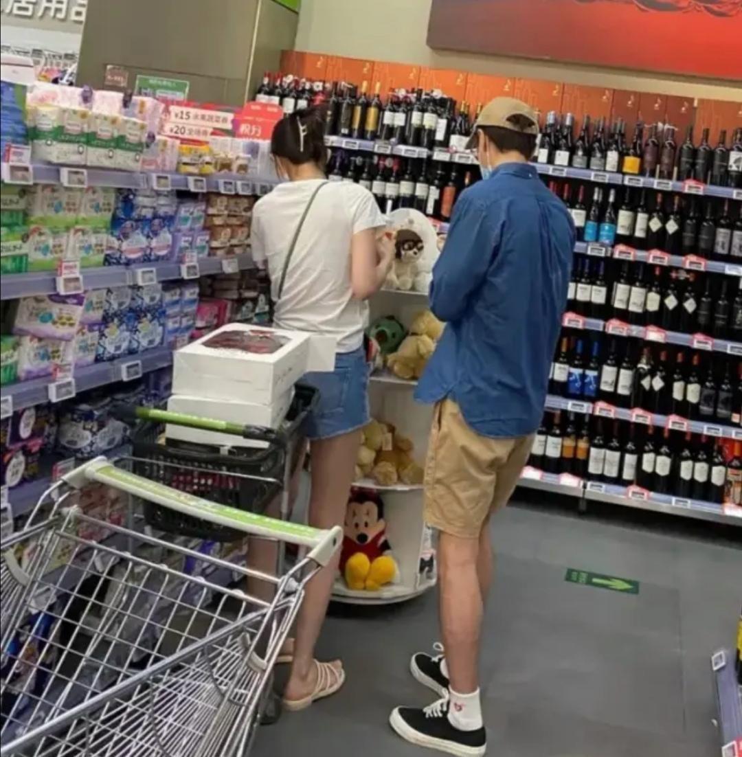 杨玏个人资料简介（杨玏男明星爸爸是谁）-