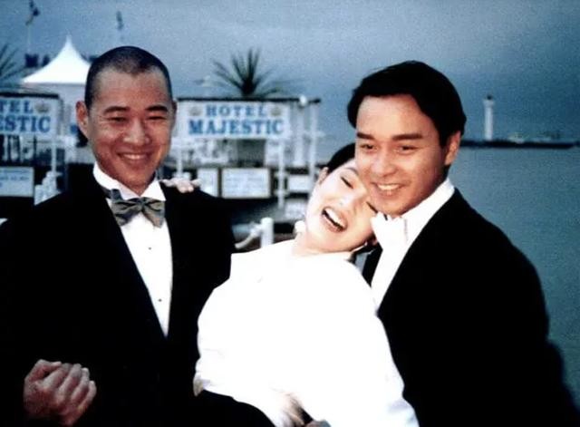 霍凡的个人资料（嫁给张丰毅28年霍凡有啥魅力）