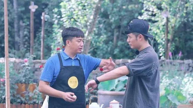 何炅晒向往的生活7海报 网友：空巢老人的即视感  