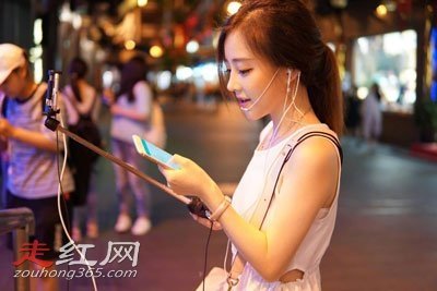 冯提莫被哪个公司签约 在哪个平台直播