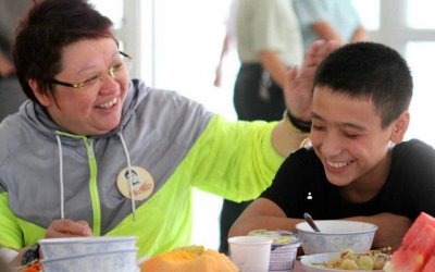 ​韩红儿子韩厚厚照片资料(韩红收养的儿子韩厚厚)