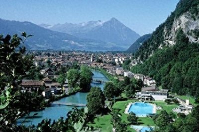 ​“少女峰脚下，两湖之间”，瑞士美丽的小镇因特拉肯