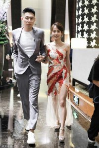 ​张嘉倪老公，买超王子文为什么分手