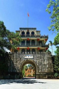 ​与越南相接的“友谊关”原叫“镇南关”，叫哪个更好呢？