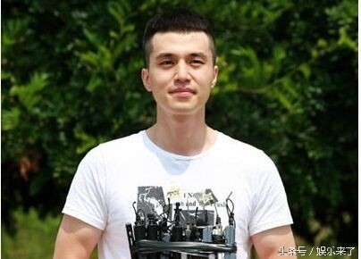 男星平头发型大比拼：哪款才是你的最爱