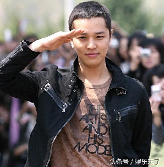 男星平头发型大比拼：哪款才是你的最爱