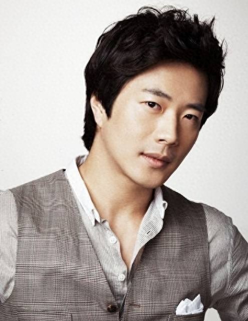 权相宇：韩国最佳身材男星，曾主演收视最高的韩剧《天国的阶梯》