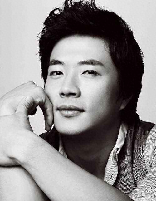 权相宇：韩国最佳身材男星，曾主演收视最高的韩剧《天国的阶梯》