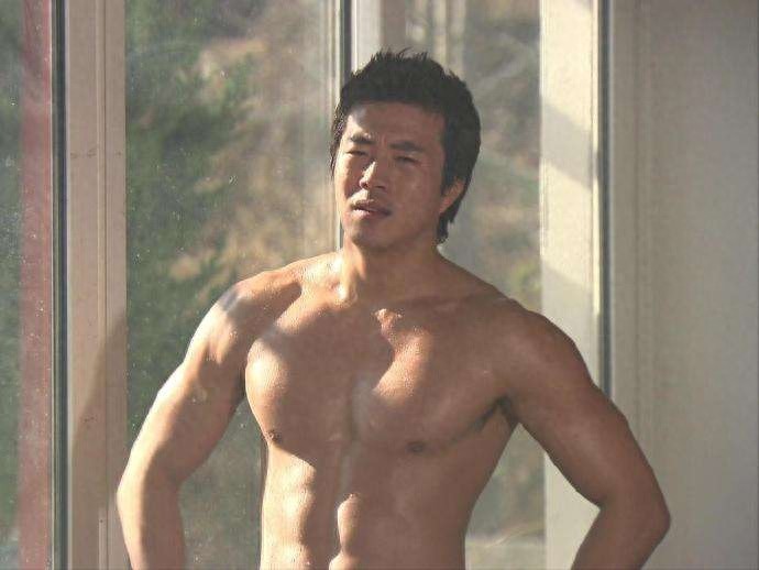 权相宇：韩国最佳身材男星，曾主演收视最高的韩剧《天国的阶梯》