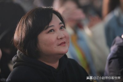 ​贾玲爆笑小品《喜乐街》现场编曲女神和女汉子，逗乐全场观众