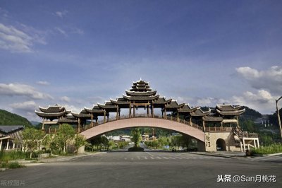 ​贵州独山县＂天下第一 水司楼”如今已成烂尾楼