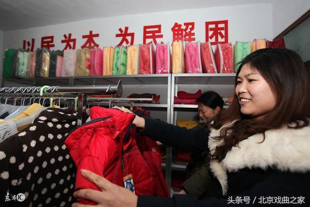 李亚楠携豫剧、主持人多个身份，观众却大喊让她下台，真像是啥