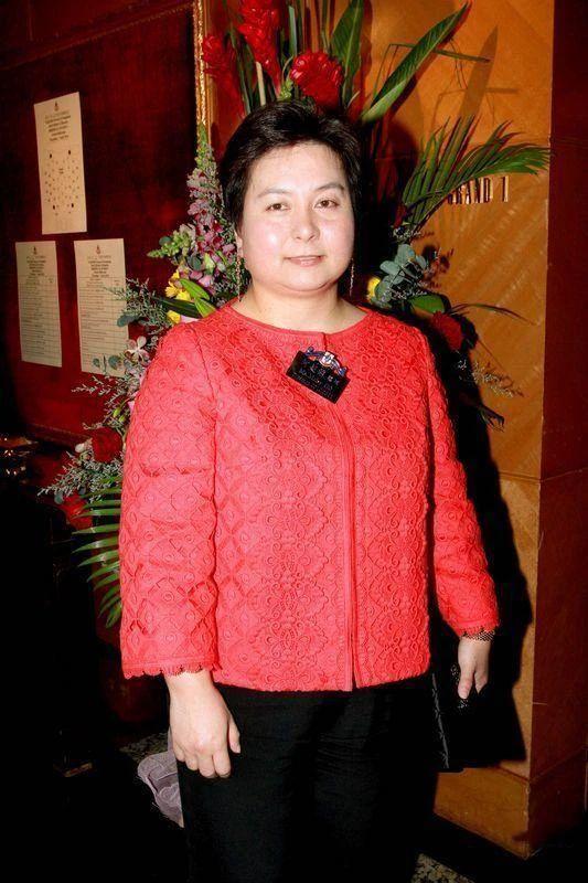 赌王二房最不受宠女儿，54岁发福邋遢似奶奶，身家数十亿至今未婚