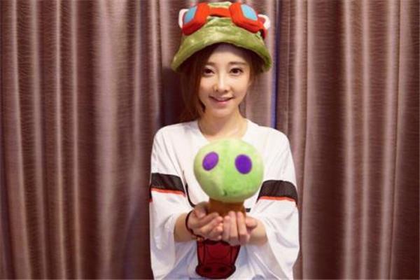 冯提莫干爹是谁上位黑历史扒一扒 冯提莫和王思聪交往过是真的吗