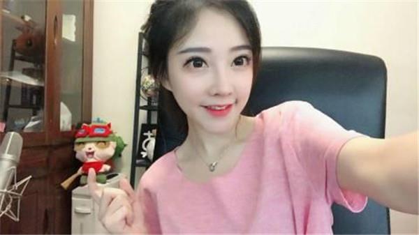 冯提莫干爹是谁上位黑历史扒一扒 冯提莫和王思聪交往过是真的吗