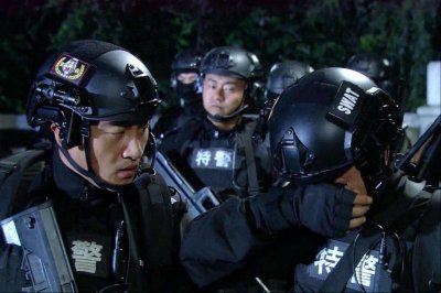 ​又一部军旅题材剧来袭，热血特警上演硬核打戏，演员都是实力派！