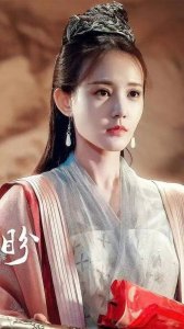 ​李一桐撞脸半个娱乐圈(感觉谁也带不火)