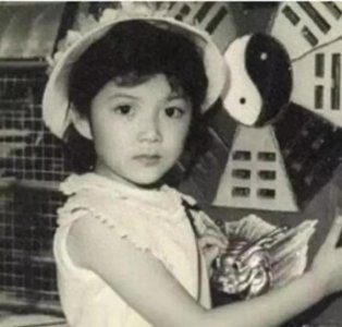 ​冯宝宝当年有多美？她曾是第一代武则天饰演者，被称一代美女巨星