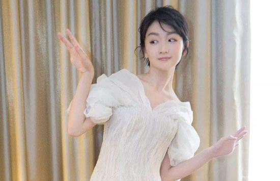 周冬雨个人资料多高 真实身高现场测量