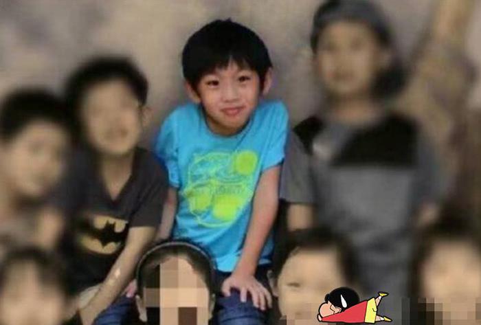 kimi正脸照被曝光，长大后让人意外，这颜值不进娱乐圈可惜了