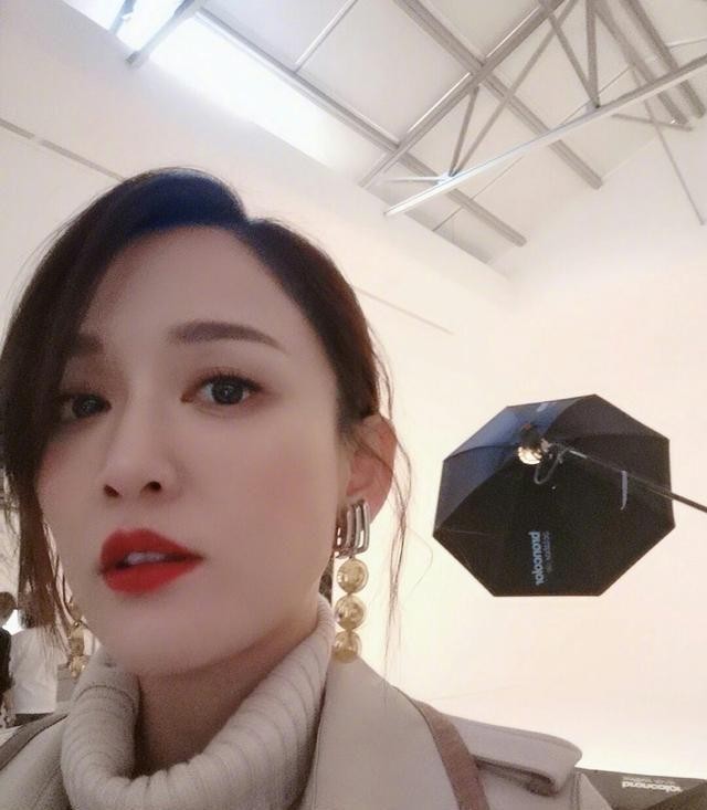 陈乔恩谈澳洲前男友：异地恋见不到面，是恋爱中一个很大的问题