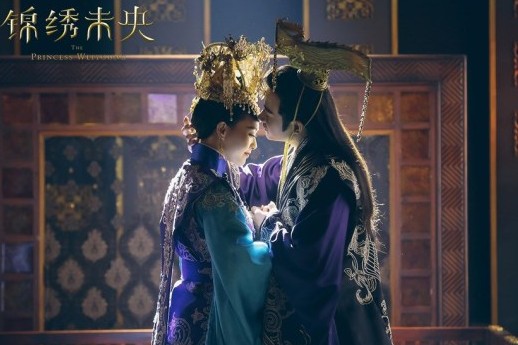 唐嫣罕见秀恩爱，在罗晋怀中撒娇：别闹