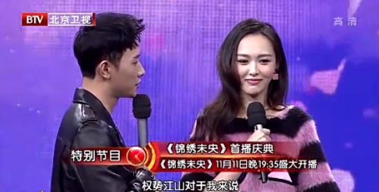 唐嫣罕见秀恩爱，在罗晋怀中撒娇：别闹