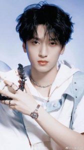 ​严浩翔的身高个人资料家境背景及感情状况