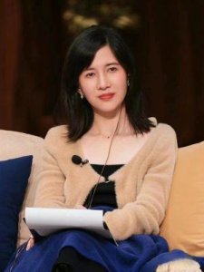 ​Papi酱的婚姻历程及现任丈夫背景介绍