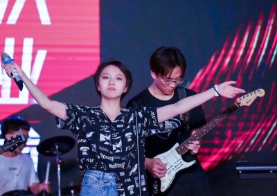 奥运会声替女孩杨沛宜近照，尽显青春活力，昔日丑小鸭已变白天鹅