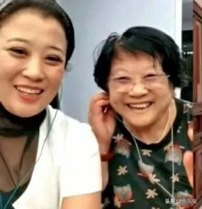 ​高秀敏不遗余力帮扶王洪梅，王洪梅演出前都去高秀敏墓前汇报