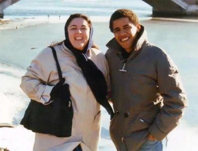 ​奥巴马的白人母亲：18岁未婚先孕被骗，30岁读博，培养出传奇总统