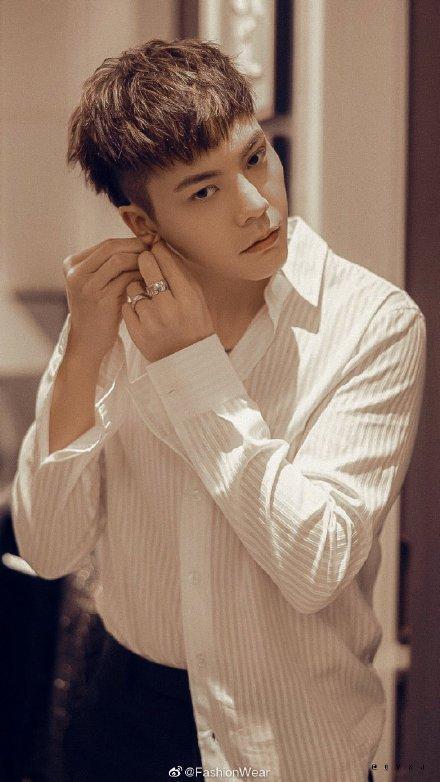 陈伟霆老年妆了解一下?不论什么年纪都是这条gai最帅气的仔