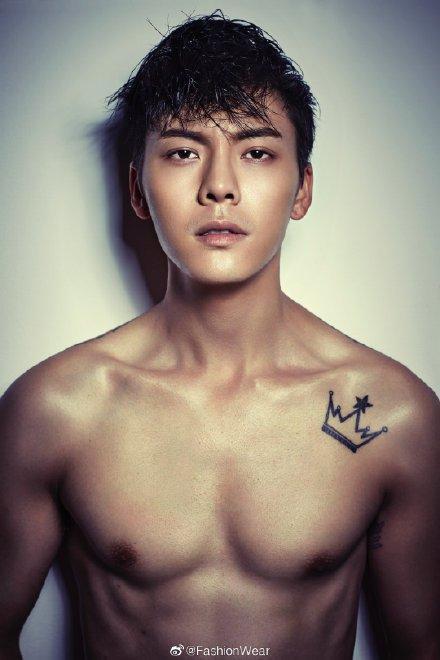 陈伟霆老年妆了解一下?不论什么年纪都是这条gai最帅气的仔