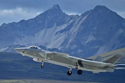 ​再炒中国战机数量，美国专家称轻视中国将是件非常危险的事