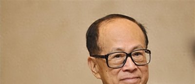 ​李嘉诚：96岁千亿富翁的简朴生活，轮椅代步，
