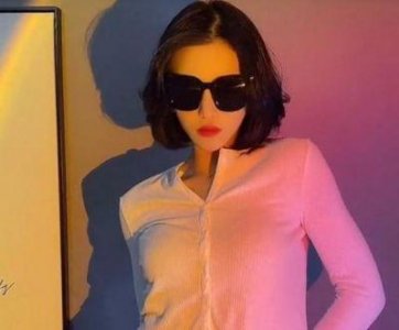 ​万小七热度攀升，力压郝一点成为当红炸子鸡，娱乐圈小花纷纷借势炒作