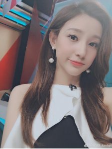 ​马凡舒走秀时泳裤意外走t台泳裤掉落视频截图