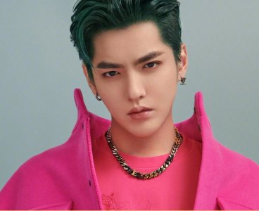 ​王思聪发文回应吴亦凡一事：我是舔狗，我不玩他这一套