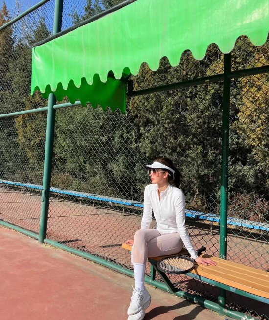 女星杨采钰运动写真,紧身衣凸显健美身段