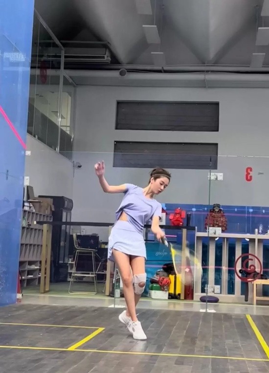 女星杨采钰运动写真,紧身衣凸显健美身段